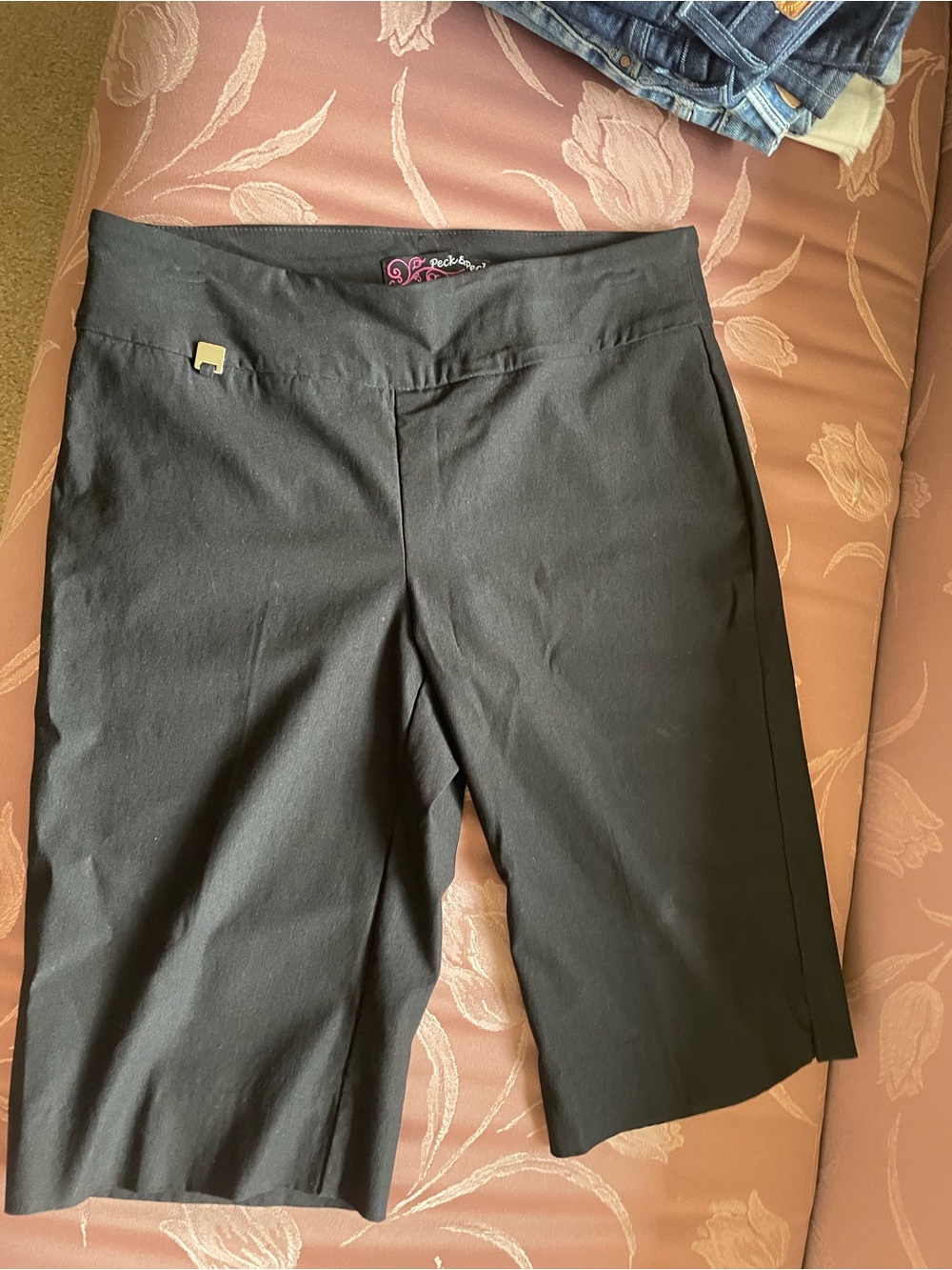 Peck & Peck Black Women's Bermuda Shorts